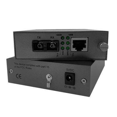 порт SC дуплекса конвертера средств массовой информации локальных сетей оптического волокна 30W POE установленный шкафом